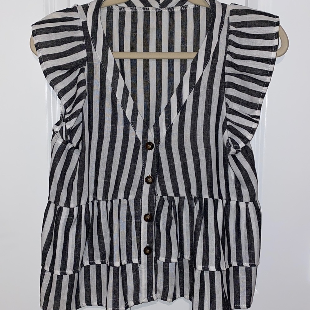 Small buttoned blouse
